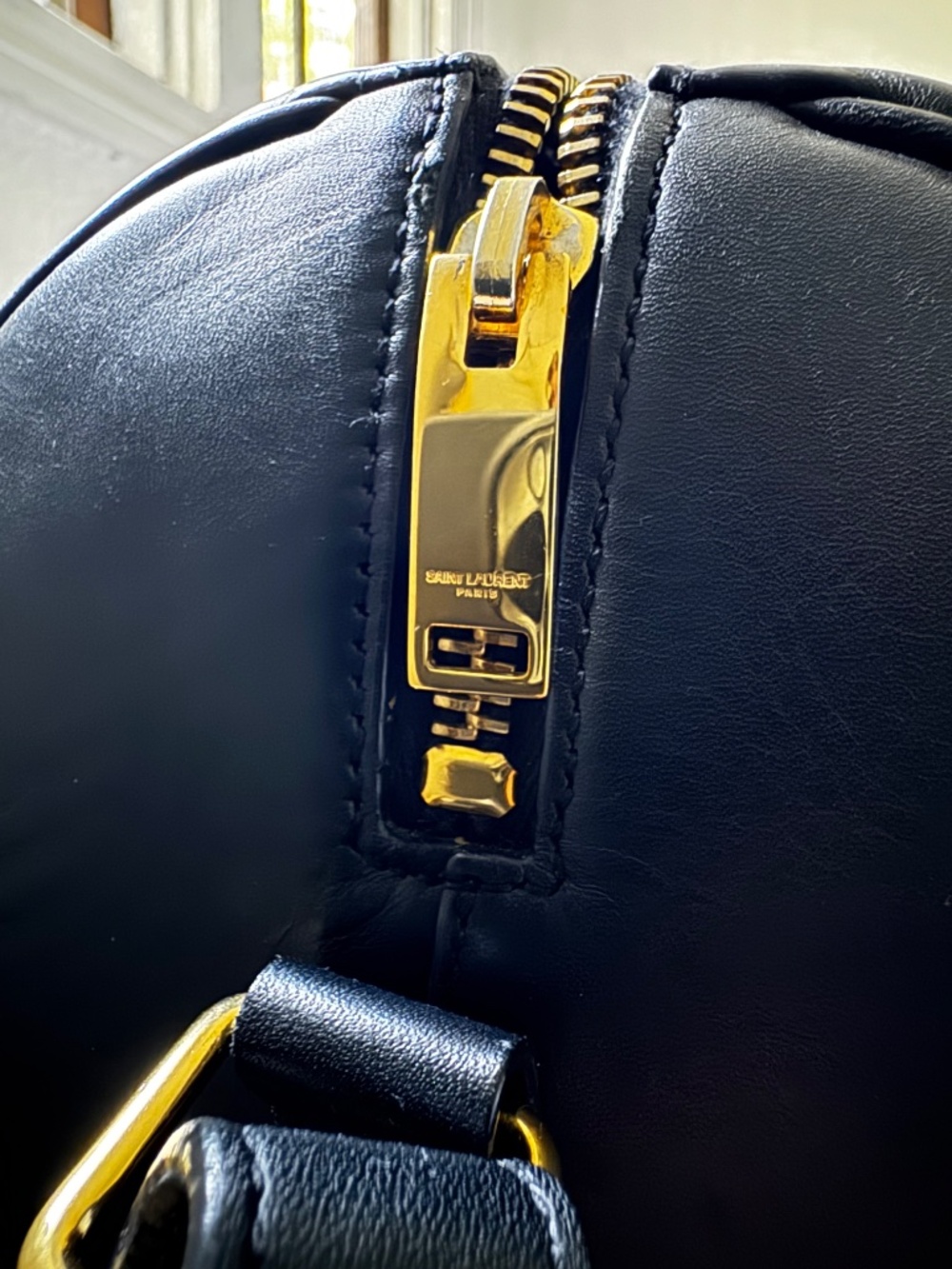 Saint Laurent Black Leather Classic Duffle 6 Bag with Gold Hardware - Picture 7 of 8